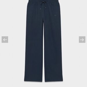 Aritzia
Cozy Sweatfleece Boyfriend Wide Sweatpant